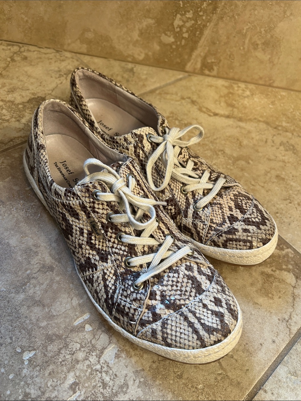 Josef Seibel Cream Leather Snake Print Sneakers Sz 40 - Picture 3 of 6